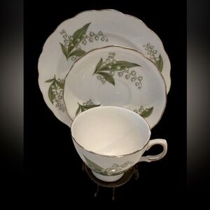 VINTAGE 3 PIECE ROYAL VALE LILLIES OF THE VALLEY PATTERN CUP & SAUCER & 8" PLATE
